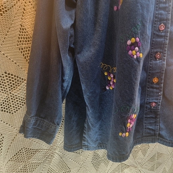 Silver thread XL Long sleeve button down denim looking top - Picture 5 of 16